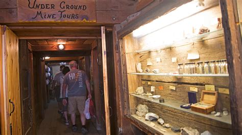 Virginia City Saloon Tour .